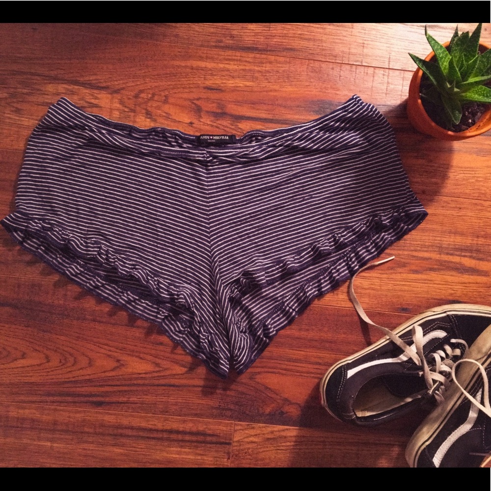 BRANDY MELVILLE SHORTS